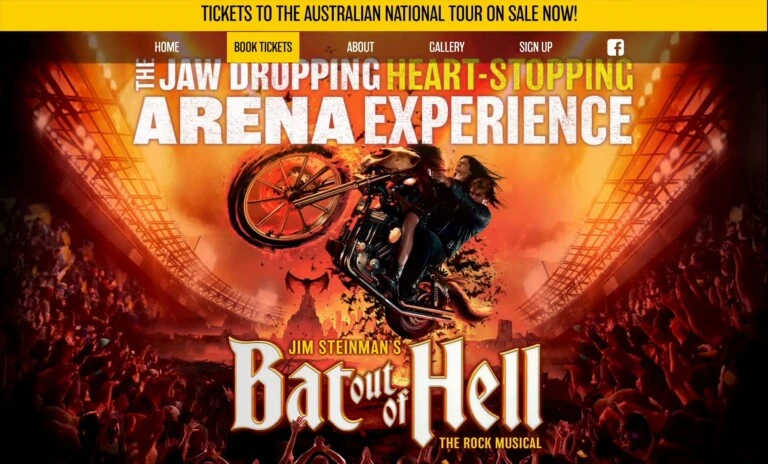 Bat Out of Hell: motocyklista skaczący nad płonącą areną