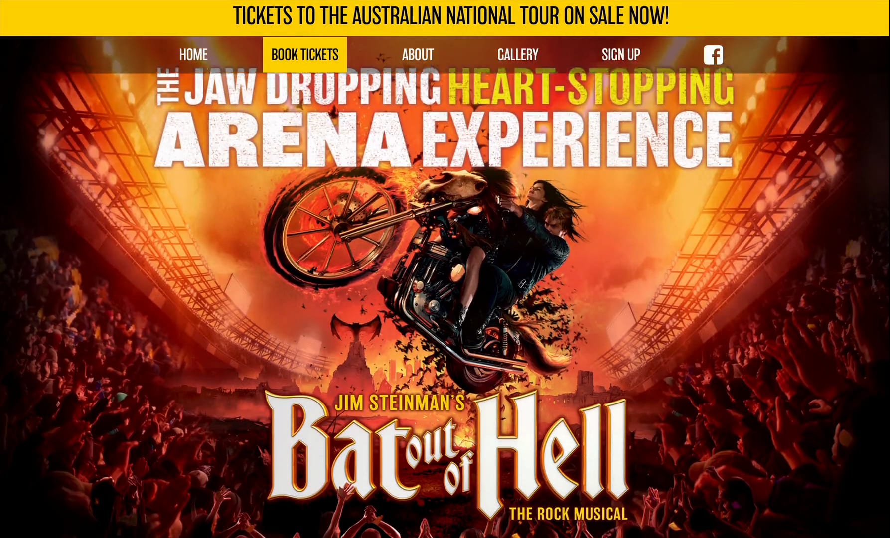 Bat Out of Hell: motocyklista skaczący nad płonącą areną