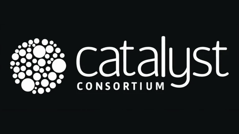 Logo Catalyst Consortium: okrąg z białych kropek obok nazwy na czarnym tle